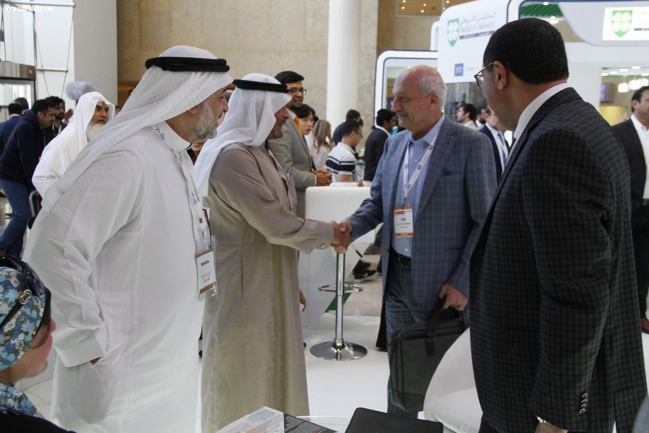 وزير الصحة يزور جناح السعودي الألماني بمعرض صحة العرب في دبي
