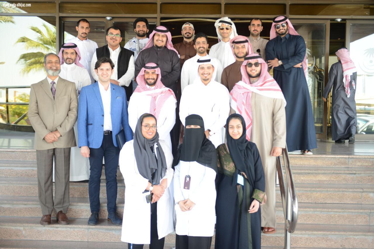 طلاب جامعة الأمير محمد بن فهد أقامت مبادرة إنسانيةلزيارة مرضى السرطان