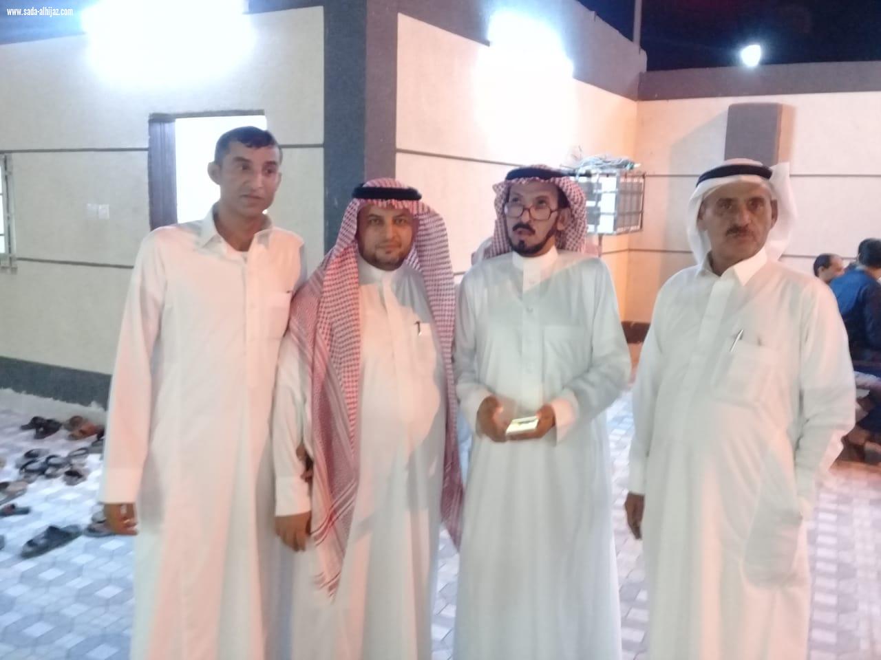 شيخ شمل آل عيسى بني حمد يكرم ابنائه بحضور المشايخ واعيان محافظة الطوال