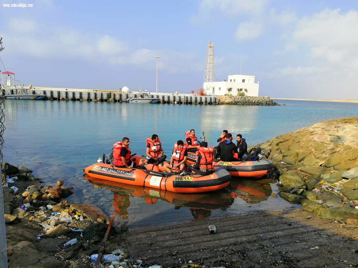 مدني ينبع و حرس الحدود ينفذان برنامج تدريبي للغوص بمركز الشرم لمدة ٣ ايام . 