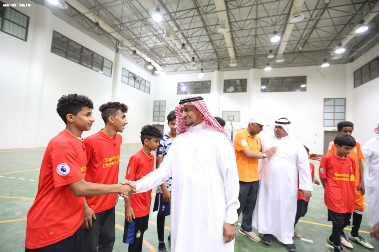 مدير تعليم جازان يتفقد أندية الحي ويطلع على خدماتها واحتياجاتها