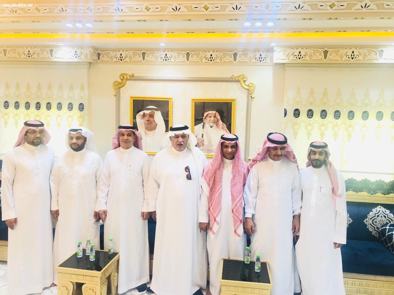 وائل الجهيري يعقد قرانه ويراعي سبل الوقاية