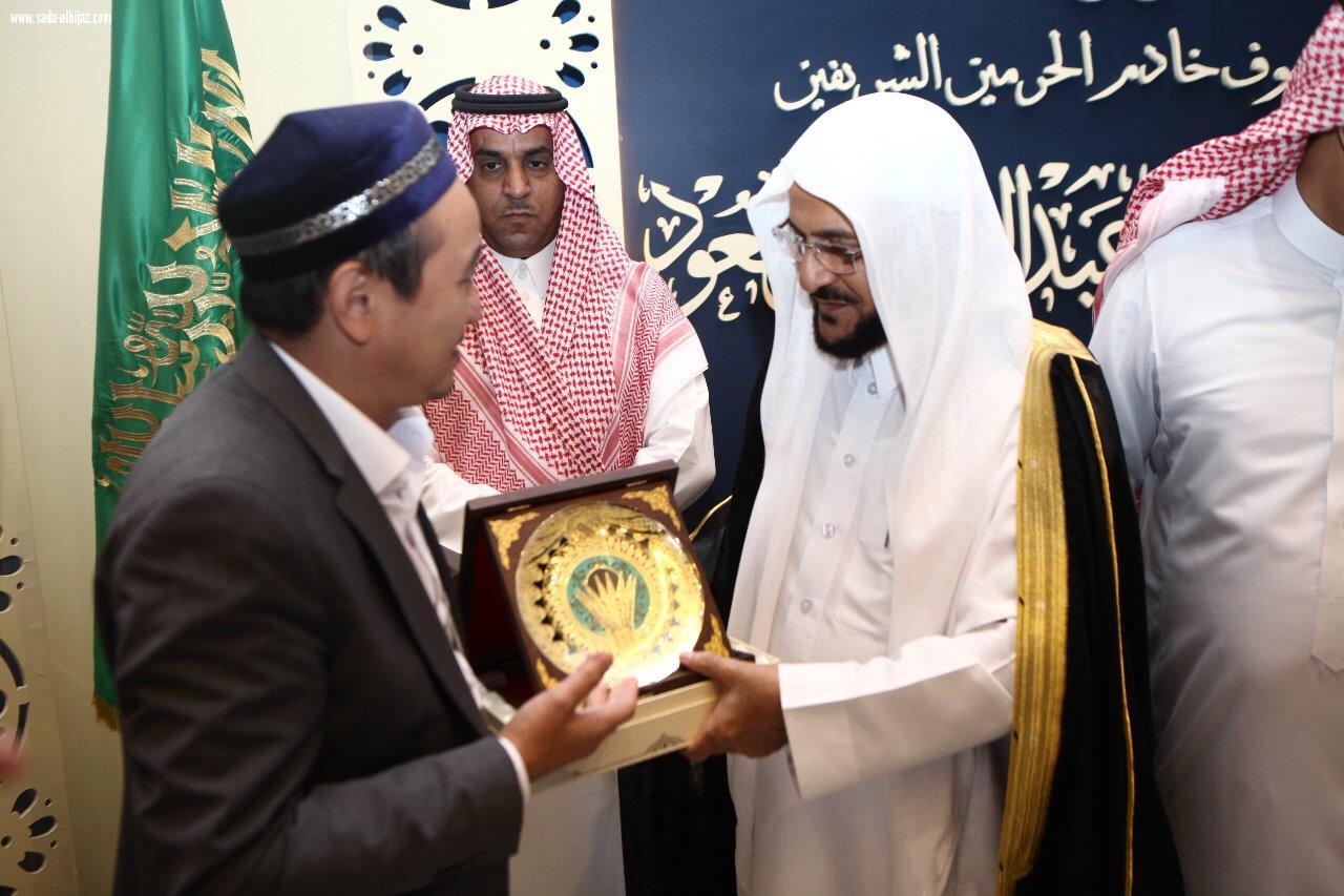 قال ما تتعرض له المملكة من أعمال كيدية ومحاولات يائسة المقصود منها الإساءة للمسلمين  آل الشيخ الملك وولي العهد يواصلان الليل والنهار ويتابعان بكل اهتمام رعاية الحجاج