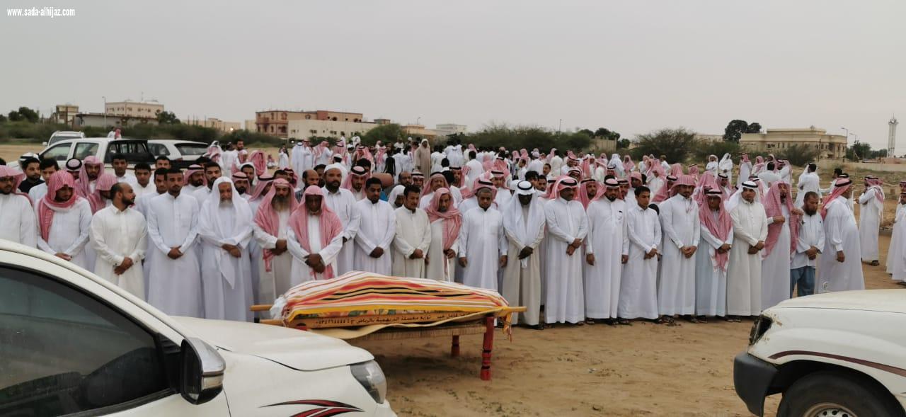 جموع غفيرة تشيع جثمان الشيخ محمد بن احمد ناشب 