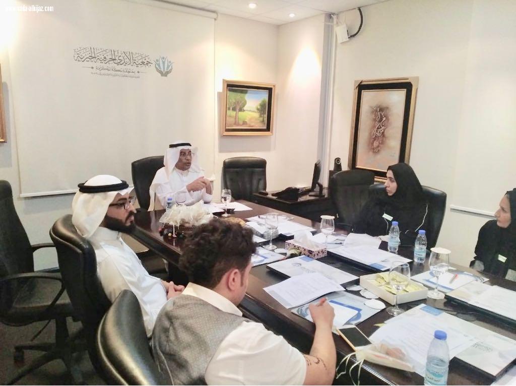 زيارة مجموعة من الحرفيين أعضاء نادي رواد الإنجاز لـ حرفية سعودية