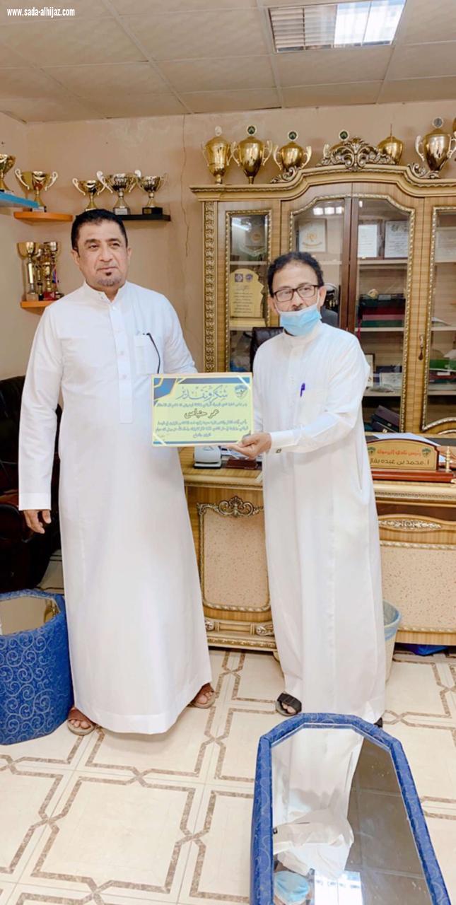 أبناء محافظة أبو عريش يقفون جنبا إلى جنب مع نادي اليرموك