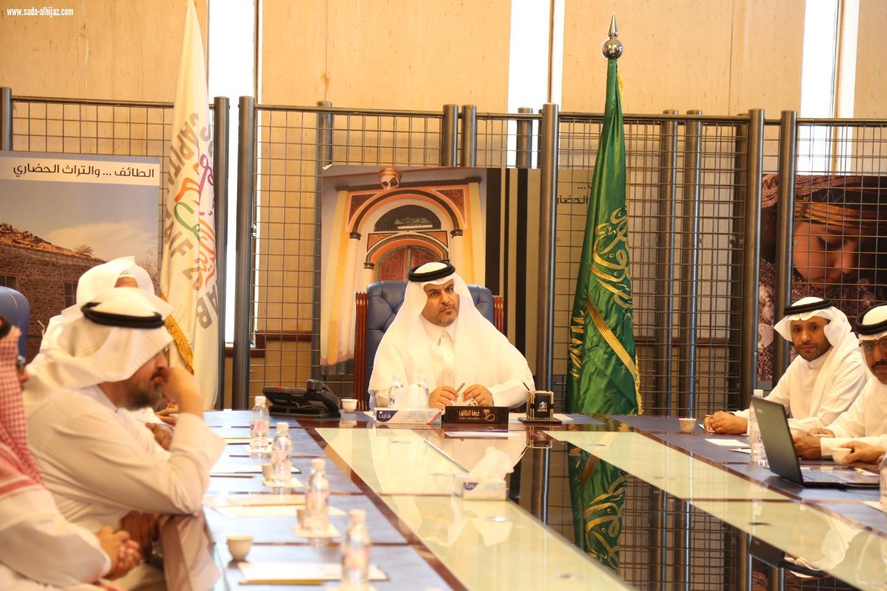 محافظ الطائف يلتقي أعضاء مجلس إدارة جمعية الزواج والتنمية الأسرية بالطائف