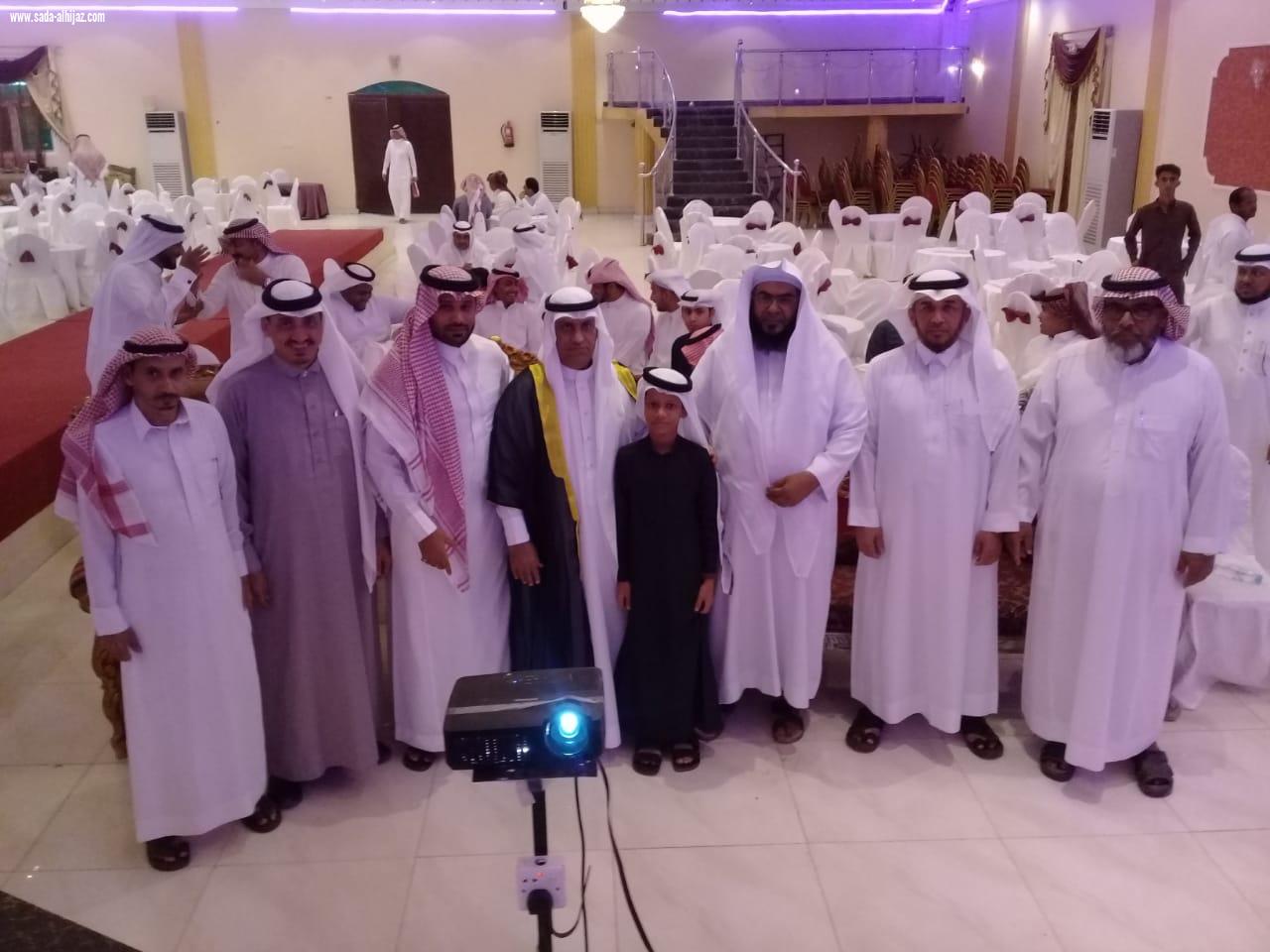 مجمع زمزم التعليمي ومدرسة القيوس الابتدائية يكرمون الناشب في ليلة الوفاء