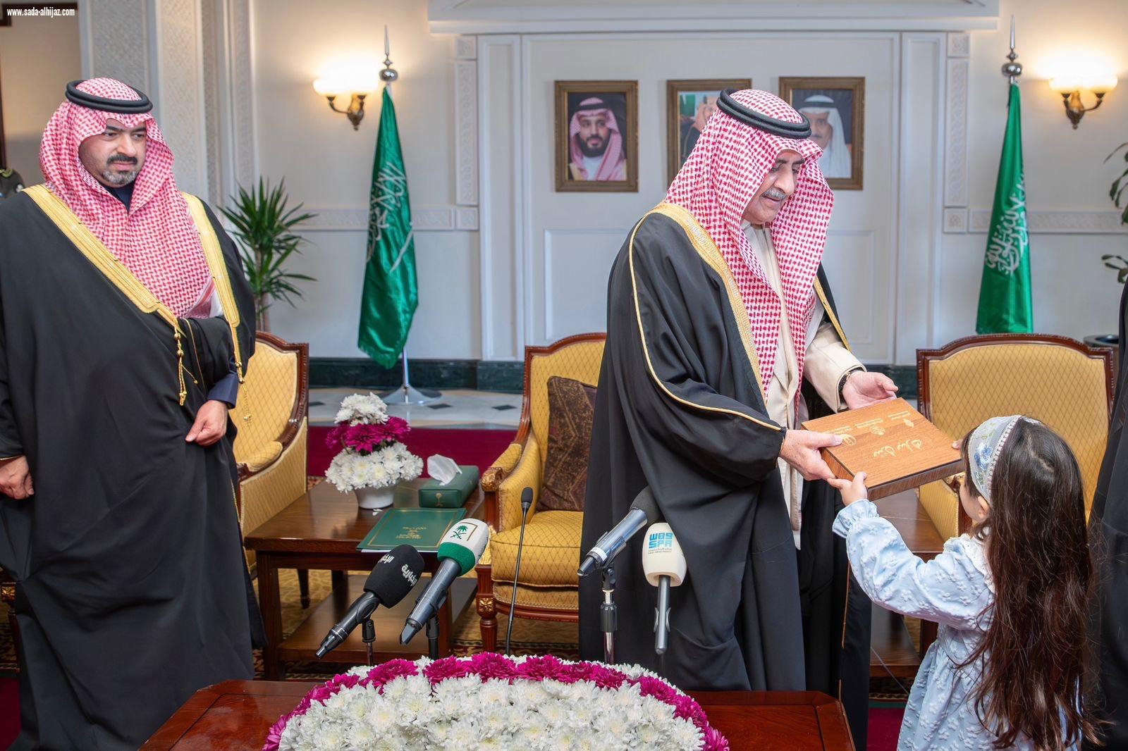 أمير تبوك يسلم 448 وحدة سكنية دعما للأسر المستفيدة من برنامج الإسكان التنموي 