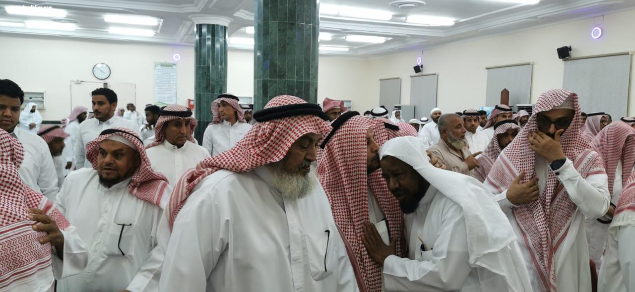 جموع غفيرة تشيع جثمان الشيخ محمد بن احمد ناشب 
