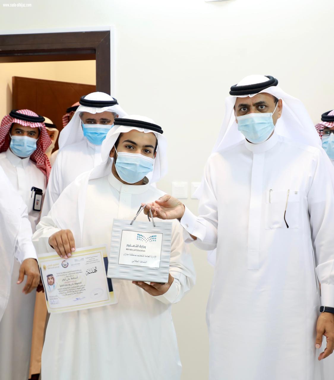 أبوهادي يتفقد مكتب وسط جازان ويطلع على نتائج الطلاب ومستوى التحصيل الدراسي