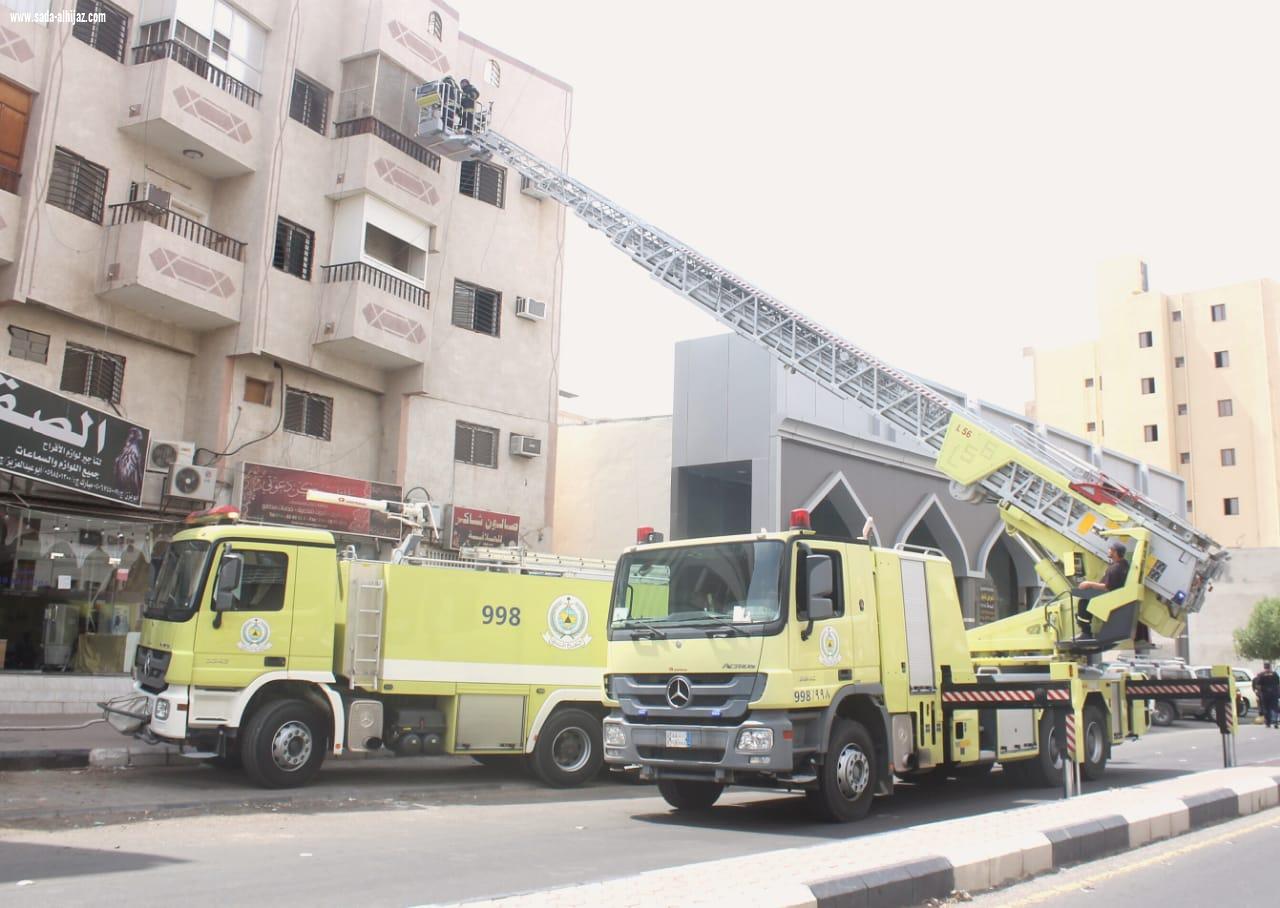 مدني المدينة يسيطر على حادث حريق نشب بشقة في حي المستراح وينقذ عائلة مصرية