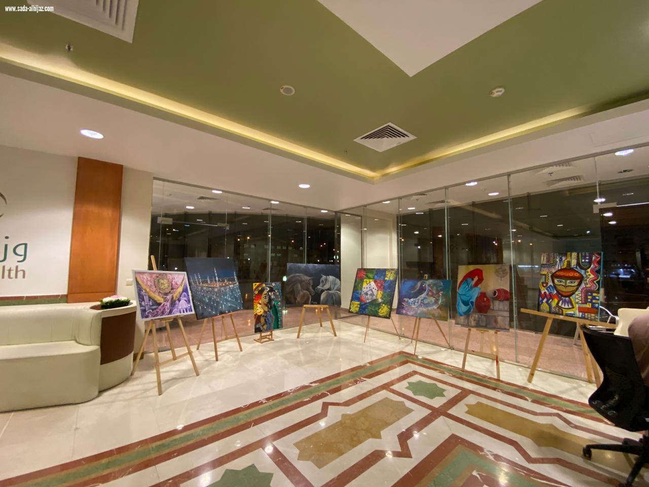 المعرض الفني التشكيلي (نحن معكم ) في أولى محطاته  ..