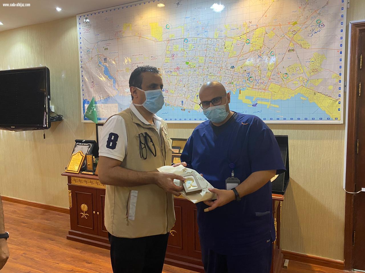 مديرصحة جدة يتفقد سير العمل بمراكز الضافه الصحيةويكرمالعاملين بها مثمناً الجهود التى يقدمونها للضيوف