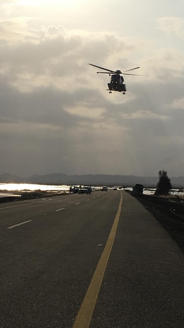 طيران الأمن ينقذ ٨ اشخاص حاصرتهم السيول بقرية النقيعة بوادي الفرع