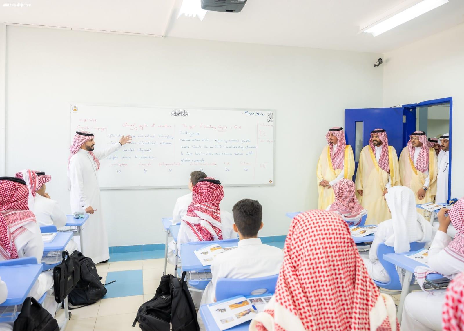 سمو نائب أمير الباحة يشارك الطلبة يومهم الدراسي الأول