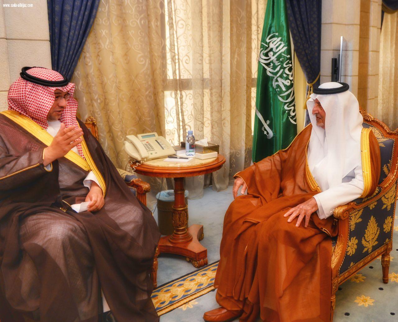 نائب أمير منطقة مكة المكرمة يعتمد الهوية الجديدة للمنتدى