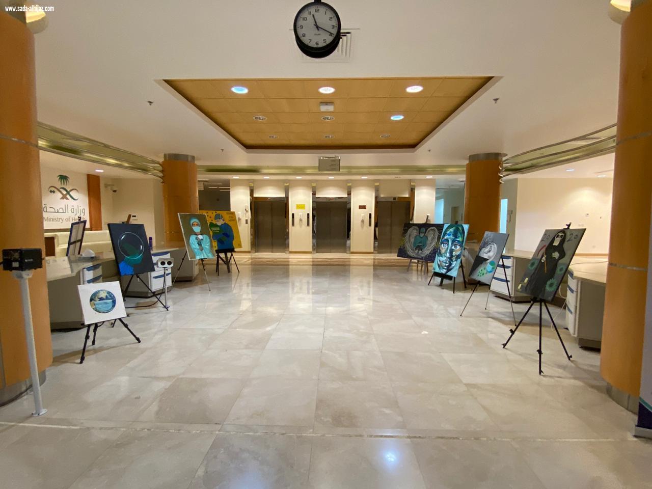 المعرض الفني التشكيلي (نحن معكم ) في أولى محطاته  ..