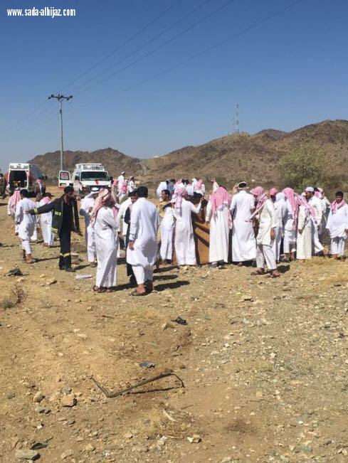 هلال الباحة يتجاوب مع حادث انقلاب أدى لثلاث اصابات  إصابة خطيرة