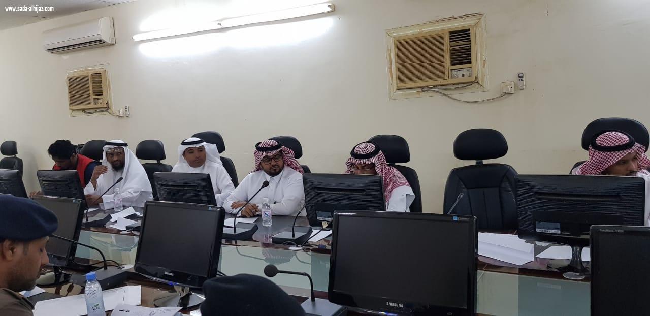 محافظ محافظة الطوال يرأس اللجنة الفرعية للدفاع المدني