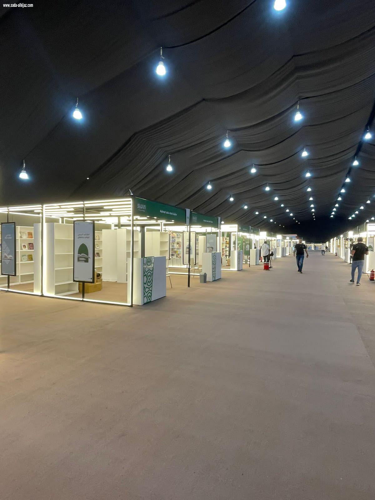 سمو أمير منطقة المدينة المنورة يدشن معرض الكتاب بالمدينة