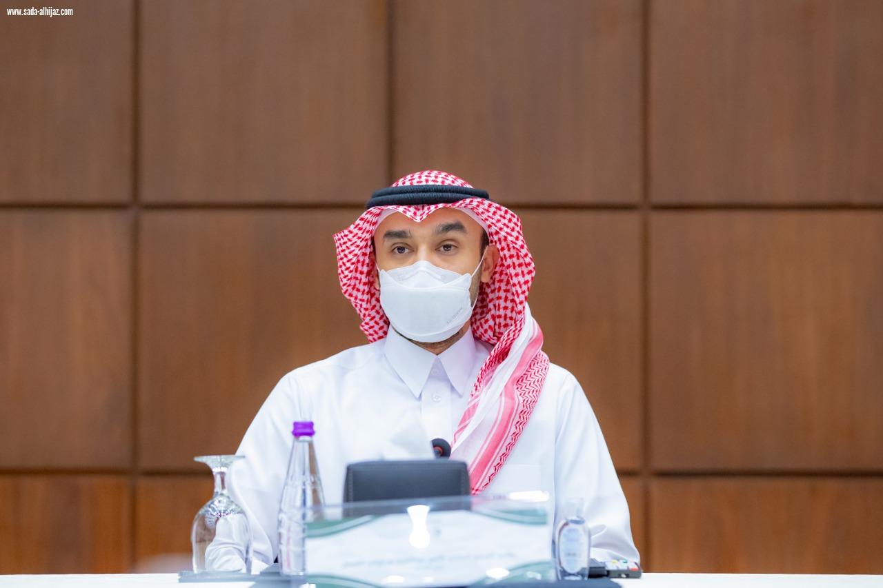 وزير الرياضة يعقد اجتماعاً مع رؤساء أندية دوري كأس الأمير محمد بن سلمان للمحترفين 