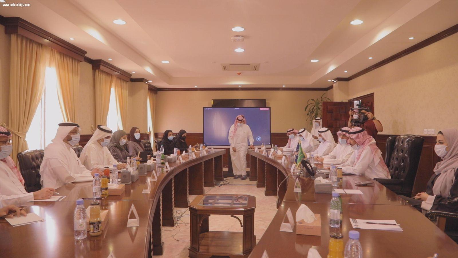 معالي رئيس جامعة حائل يعقد اجتماعاً مع الرئيس التنفيذي لهيئة التراث، بحضور وكلاء الجامعة.