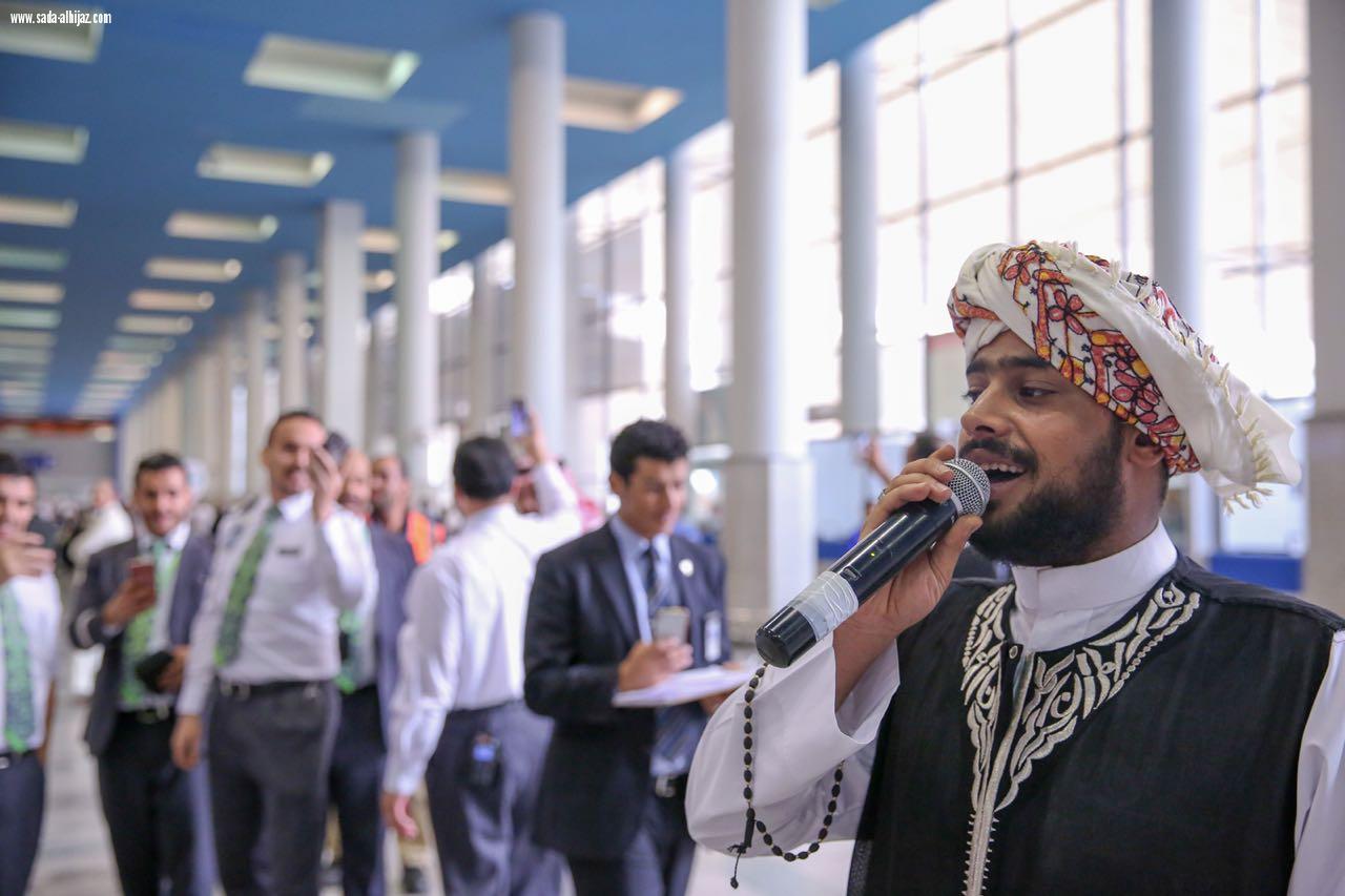 مجموعة حيث الانسان التطوعية تودع أكثر من ٢،٠٠٠ حاج و تقدم لهم المسابح والورود والضيافة 