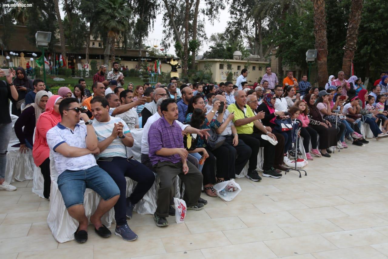 عرض مسرحي مبهر بالقرية الفرعونية احتفالا بأعياد الربيع 