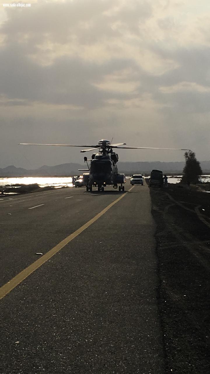 طيران الأمن ينقذ ٨ اشخاص حاصرتهم السيول بقرية النقيعة بوادي الفرع