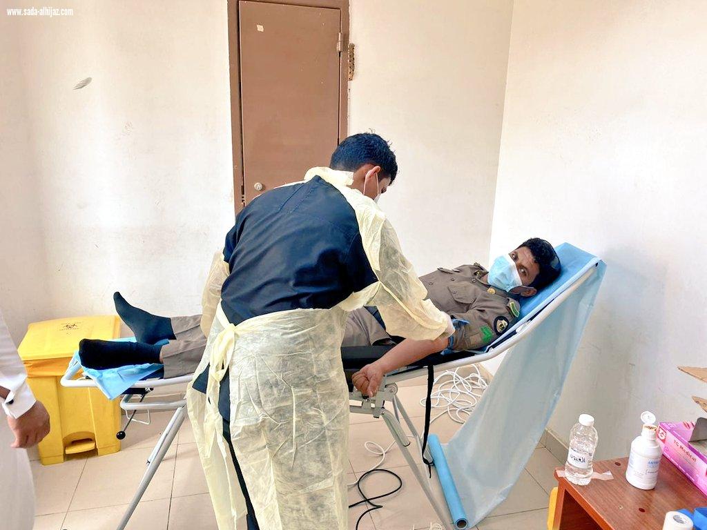 بالتعاون مع مختبر مستشفى المحافظة  شرطة صامطة تنظم حملة تبرع بالدم لمنسوبيها
