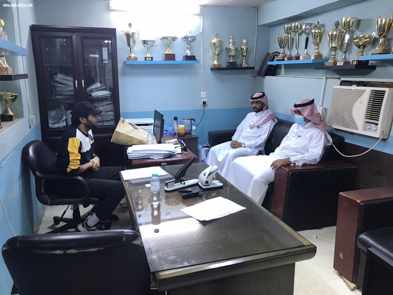 أبناء محافظة أبو عريش يقفون جنبا إلى جنب مع نادي اليرموك