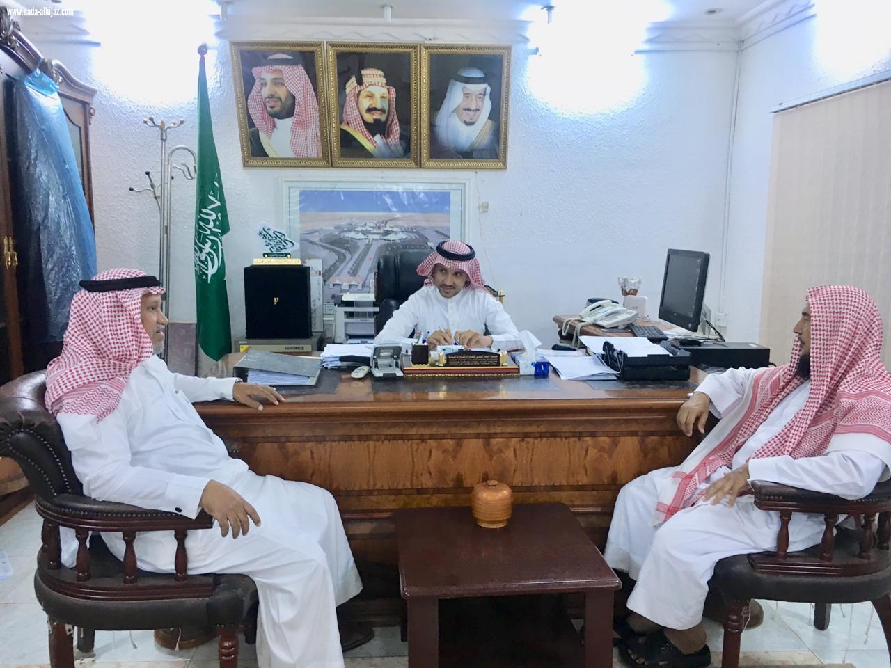 رئيس وأعضاء لجنة التنمية الاجتماعية بالطوال يزورون محافظ الطوال المكلف 