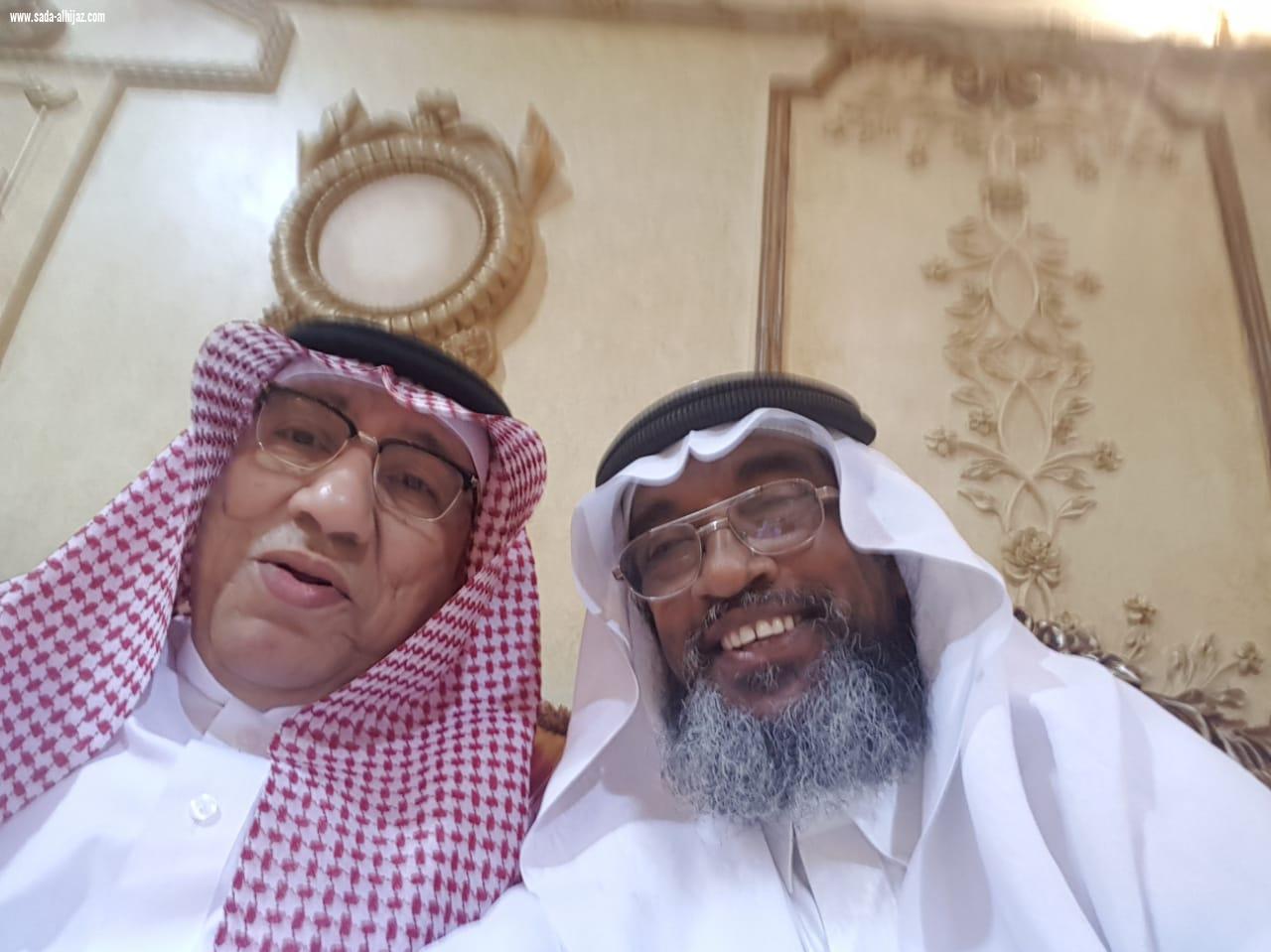 حكيم مكة يحتفل بالزمزمي بمناسبة التمديد له من قبل وزير الحج