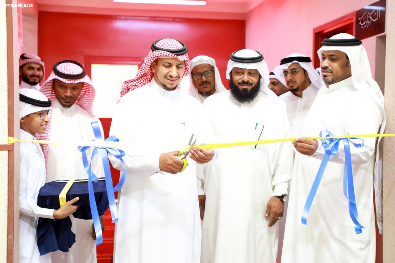 تحت شعار حدد مسارك وبمشاركة 20 جهة حكومية وخاصة مدير تعليم جازان يدشن المعرض المهني الأول في ثانوية السنوسي