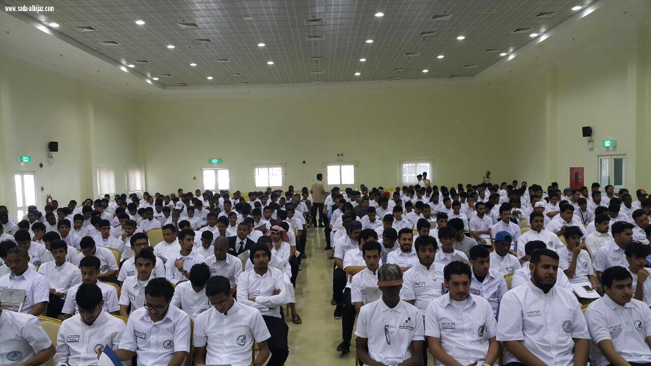 الكلية التقنية بمحافظة جدة تعرف طلاب التعليم العام بأقسامها وتخصصاتها