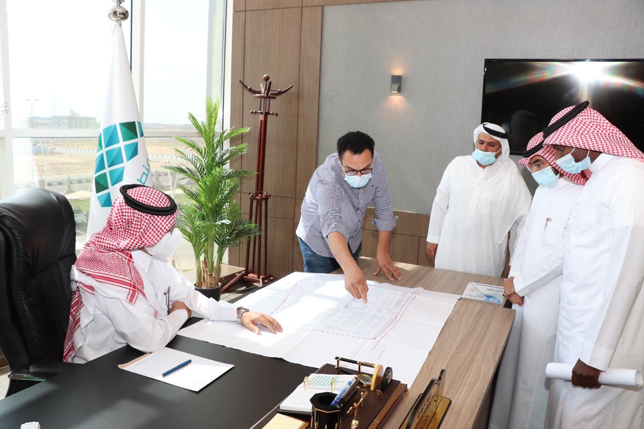 تقع على مساحة ٥١١٠٠٠ م٢ وسيتم الانتهاء من التنفيذ خلال ١٥شهرًا من تاريخ التسليم بلدية صامطة  تنهي عقد المنطقة الصناعية وتسلم الموقع للمستثمر