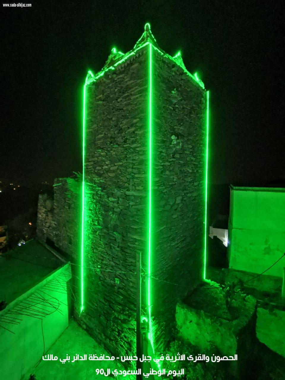 أهالي حبس يزينون جبلهم بالخضرة ليوم الوطن