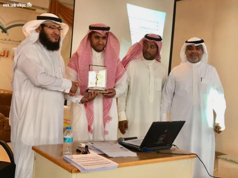 الإمام البخاري الإبتدائية بالأحساء  تعزز شراكة بين المدرسة و الأسرة ارتقاء  