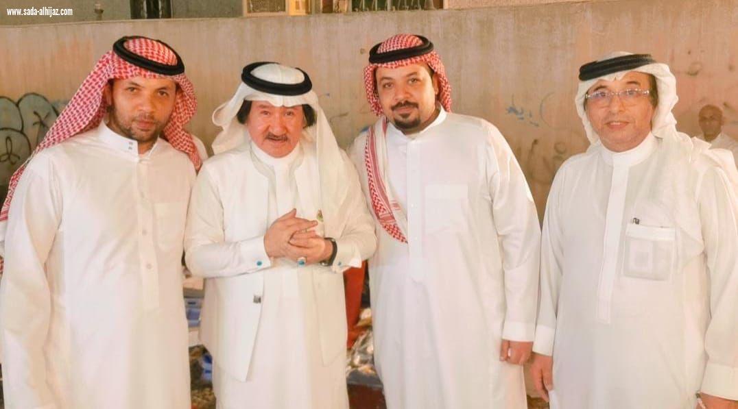 فنان العرب محمد عبده يعز اسره الشاعر الكبير في وفاه والدهم نجيب بطيش  والانديجاني  الساحه الاعلاميه والثقافيه تفقد رمزا من رموزها.
