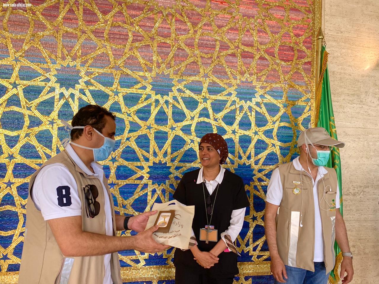 مديرصحة جدة يتفقد سير العمل بمراكز الضافه الصحيةويكرمالعاملين بها مثمناً الجهود التى يقدمونها للضيوف