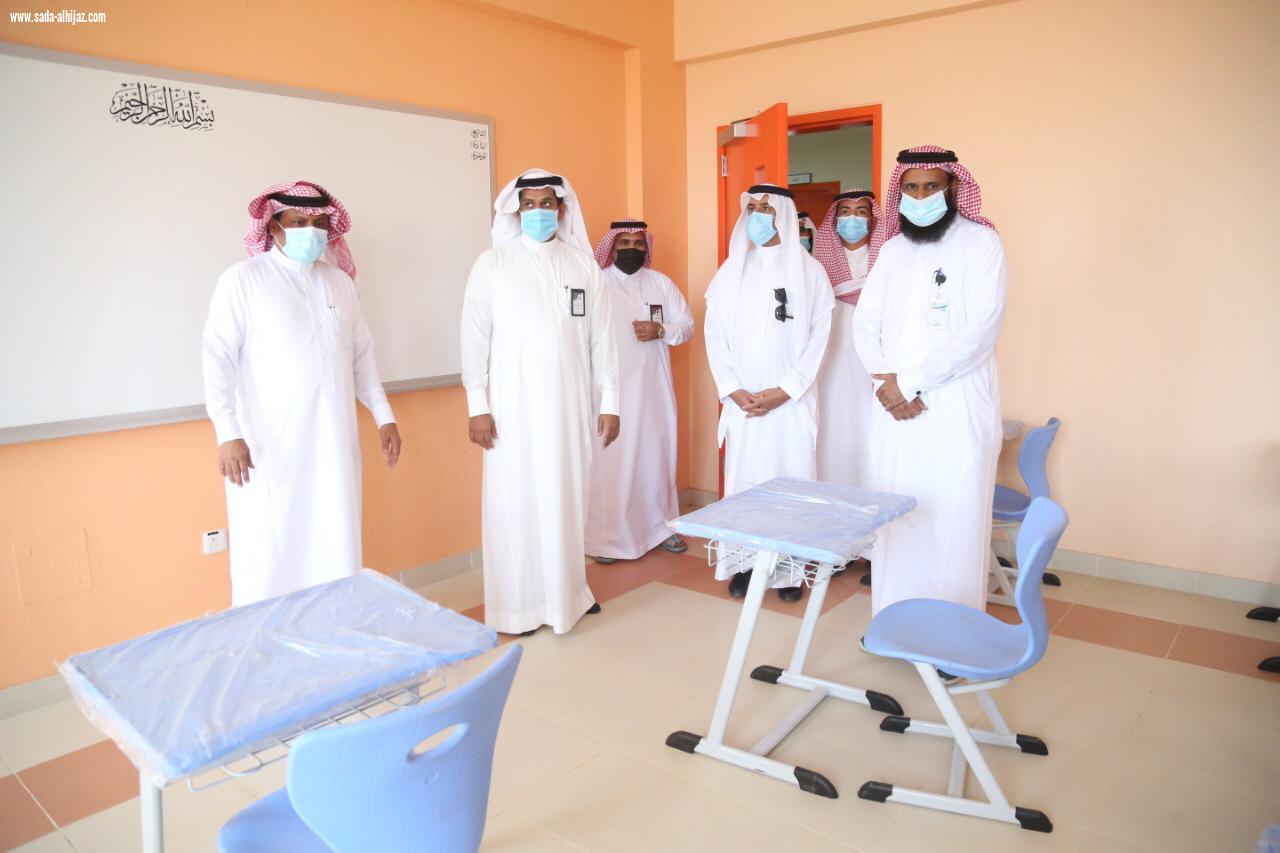 محافظ بيش يتفقد المشاريع المدرسية ويطلع على تقرير منصة مدرستي