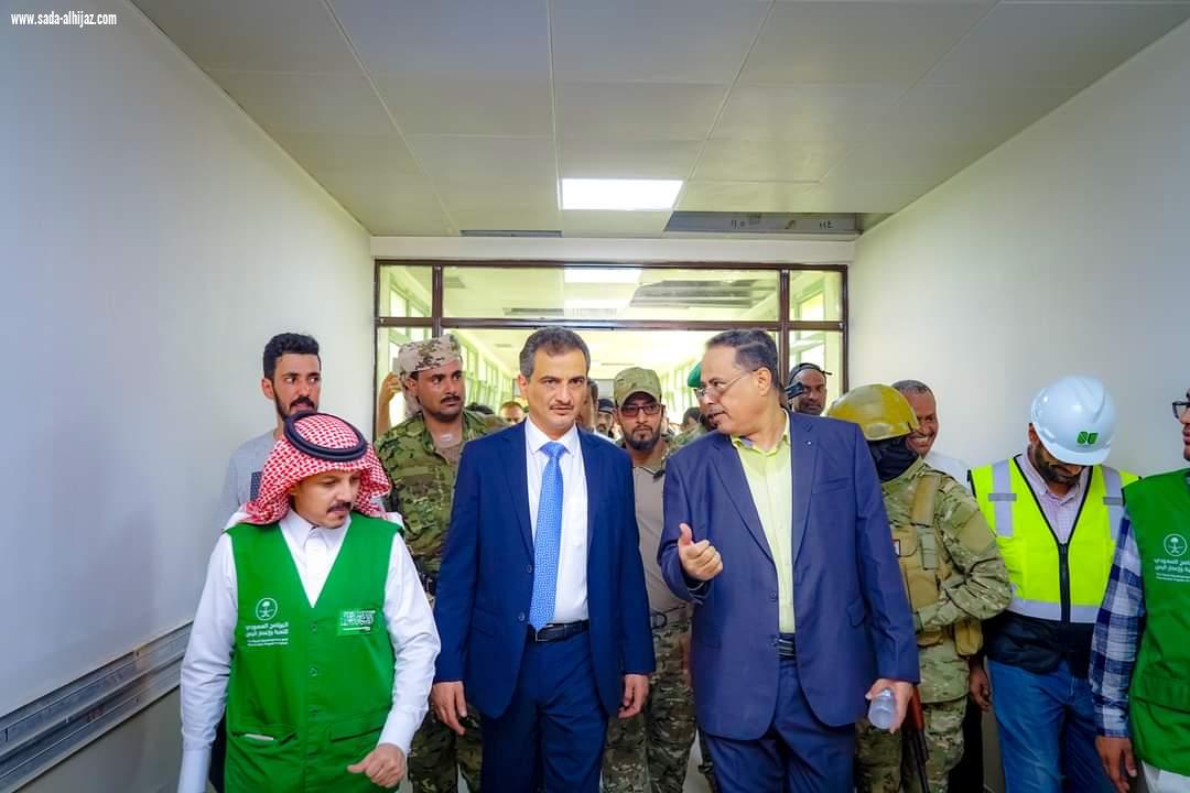 محافظ عدن يتفقد إعادة تأهيل مستشفى المحافظة وإنشاء مركز القلب المفتوح