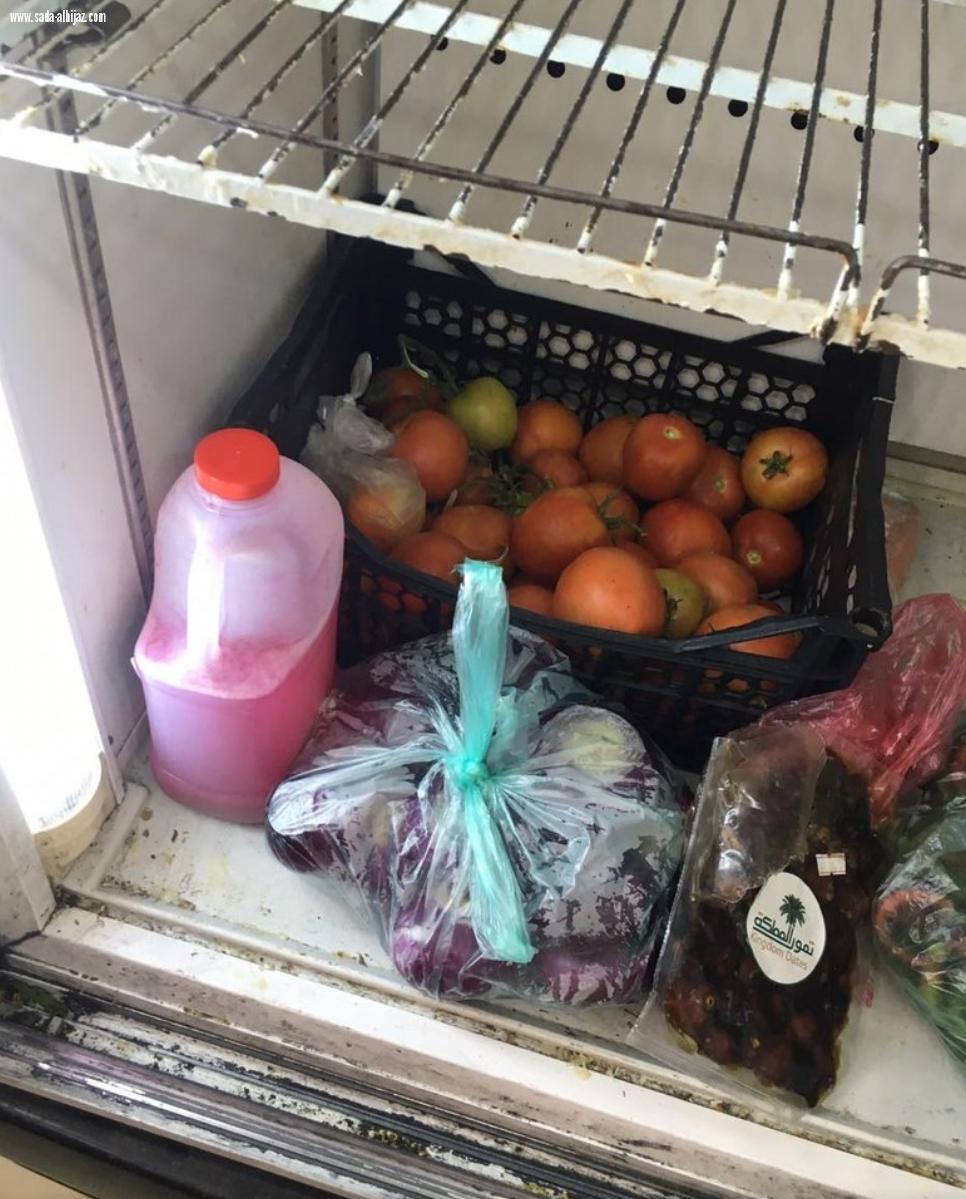 بلدية محافظة ينبع تنضم جولات ضمن حملة (غذاؤكم أمانة) وتضبط أكلات رمضانية غير صالحة.