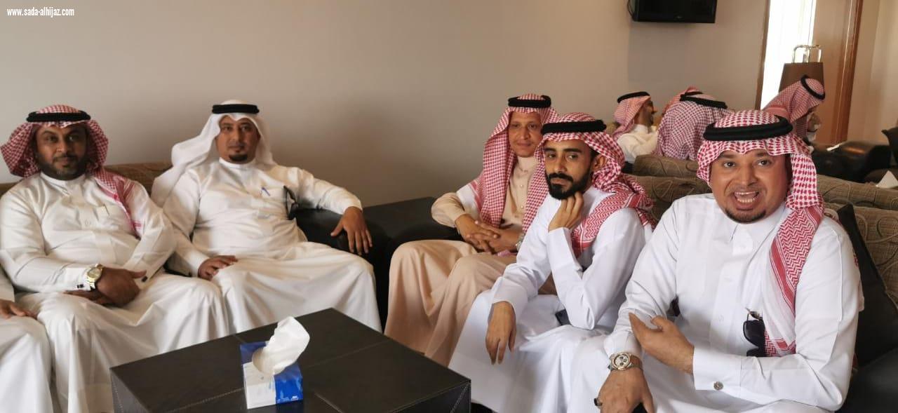 مشايخ وأعيان وابناء محافظة الطوال يستقبلون الدكتور عبدالرحمن ناشب بعد فترة علاجه بالرياض