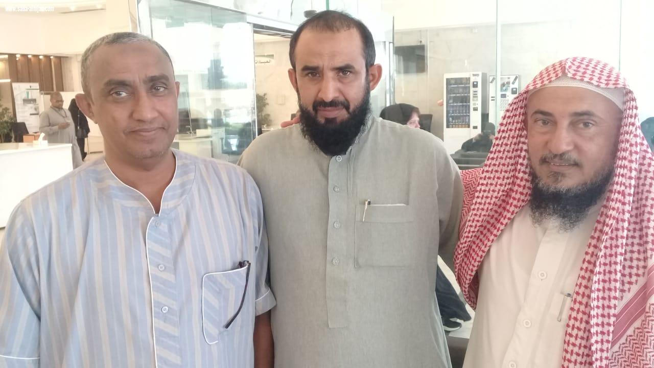 رئيس التنمية الاجتماعية بمحافظة الطوال يزور الظافري بمستشفى الملك فهد بجدة