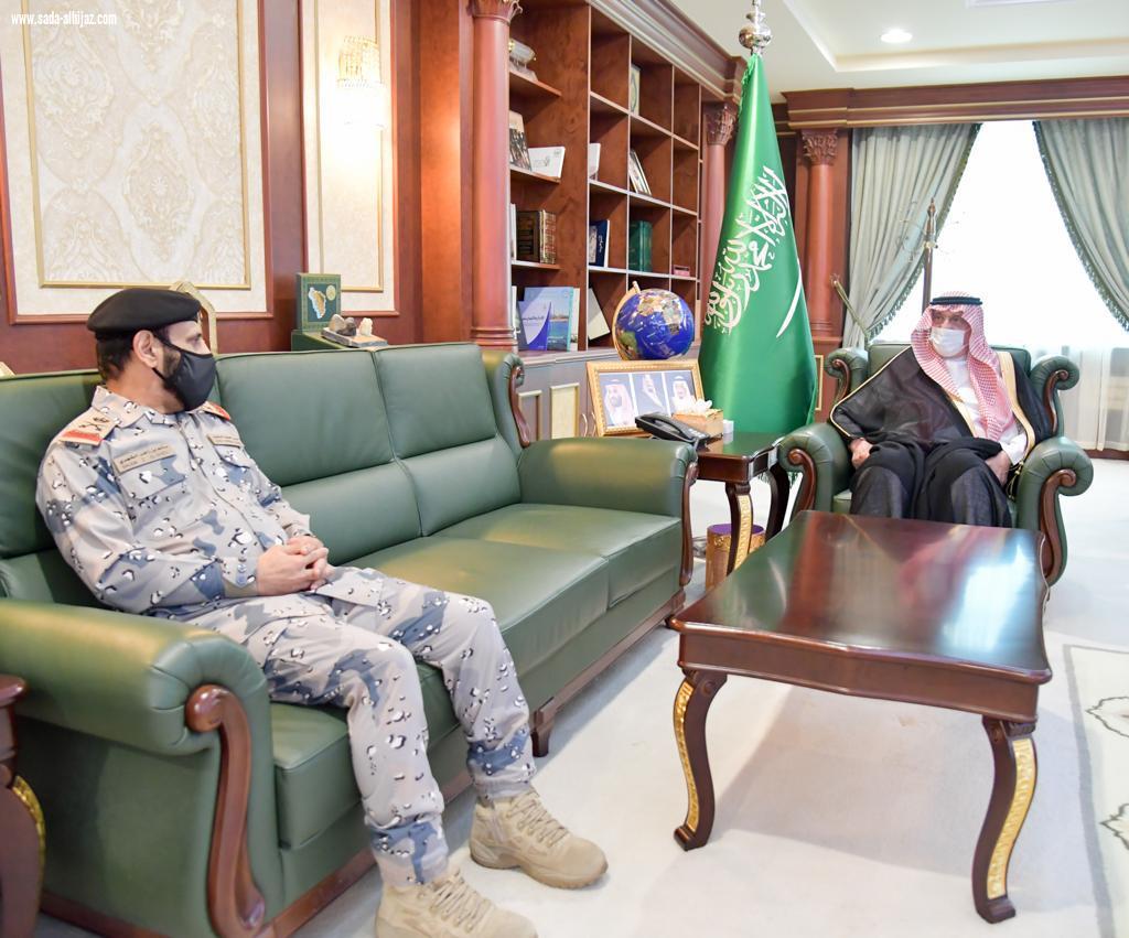 سمو أمير جازان يطلع على الخدمات الإلكترونية المقدمة لمستفيدي حرس الحدود بالمنطقة ..