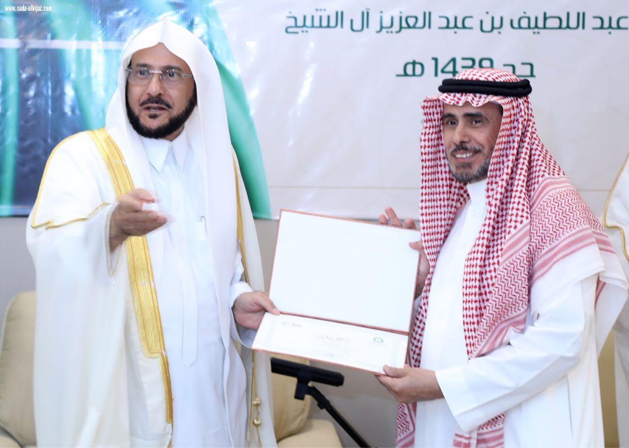 الدكتور عبد اللطيف آلِ الشيخ المملكة قوية بدينها وقيادتها وشعبها وبالمسلمين في العالم لأنها تحكم شرع الله وتنشر كتابه وتبعث الدعاة