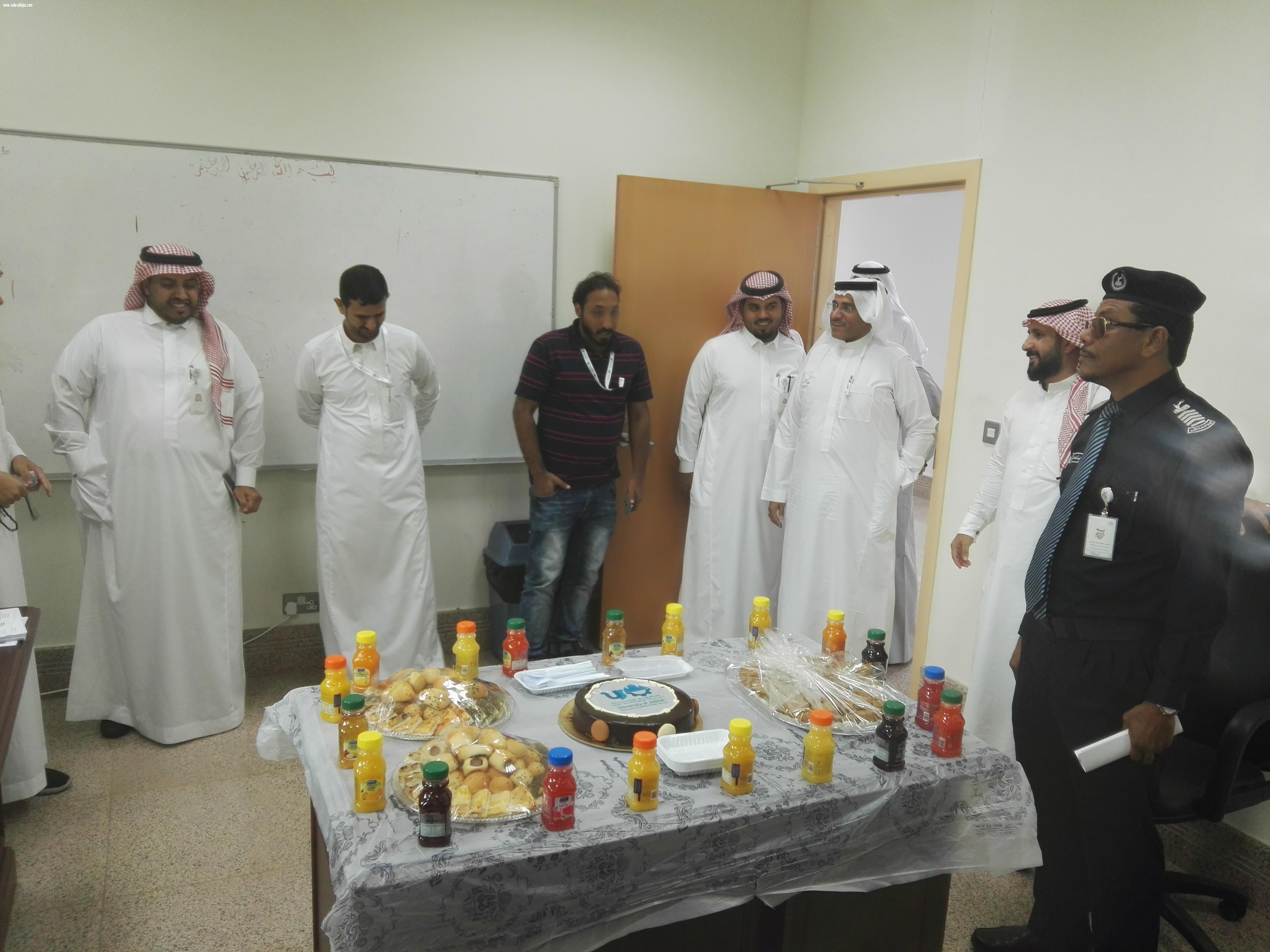 إحتفال موظفوا  قسم صيانة المرافق والخدمات العامه بجامعة جدة بتجديد تكليف م. محمد معدلي مديرا للإدارة