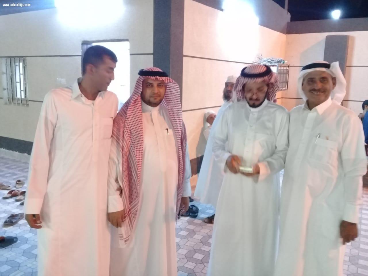 شيخ شمل آل عيسى بني حمد يكرم ابنائه بحضور المشايخ واعيان محافظة الطوال